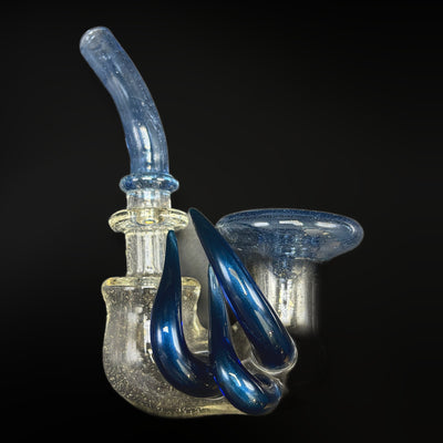 Hampton UV Sherlock in BlueV, side view on the bench, the marias on the neck and the bowl to the right